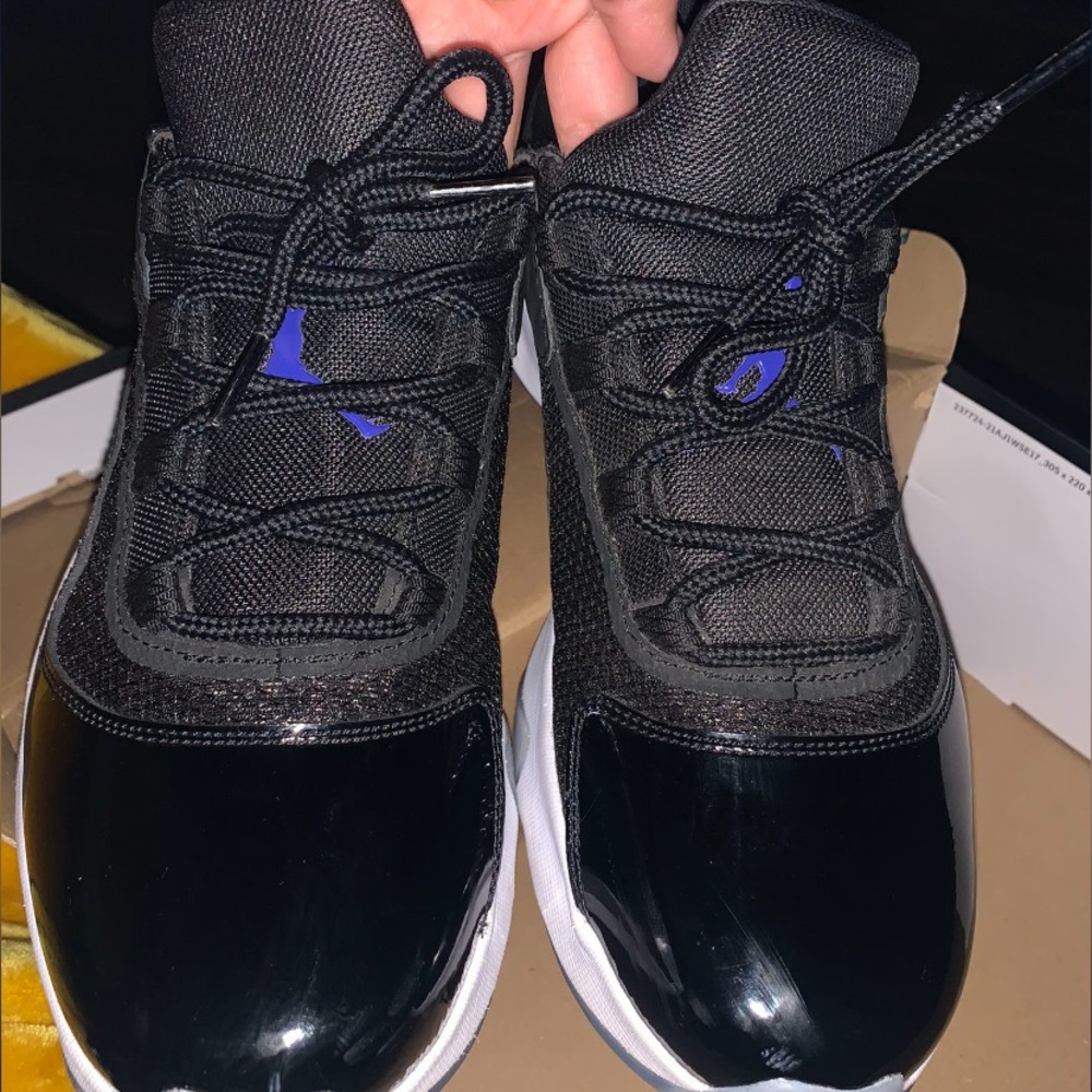 Air Jordans 11 CMFT low